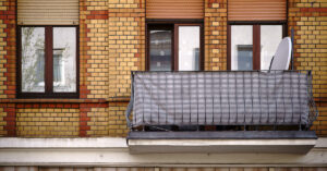 How to Cover Balcony Railing for Privacy? A Complete Guide to Buying and Installing